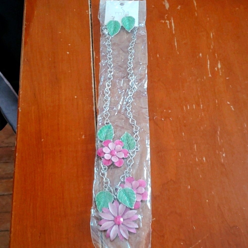 Necklace and earrings set